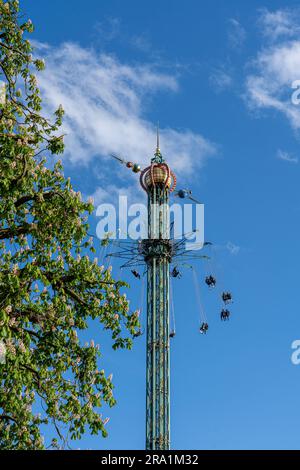 Beginnen Sie die Flyer-Fahrt an den Tivoli-Gärten in Kopenhagen Stockfoto