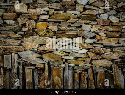 Braune Konsistenz der Steinwand in Asturien Spanien Stockfoto
