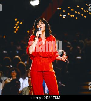 Hitparade, ZDF Musiksendung, 1981, Auftritt der Schweizer Schlagersänger Paola. Stockfoto