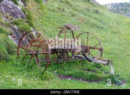 Verlassene Heumaschine ( Tumbling Tam) Bousd, Isle of Coll, Inner Hebrids, Schottland, Großbritannien. Stockfoto