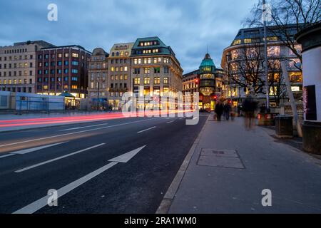 Königsallee in Düsseldorf bei Tagesanbruch, Düsseldorf Stockfoto