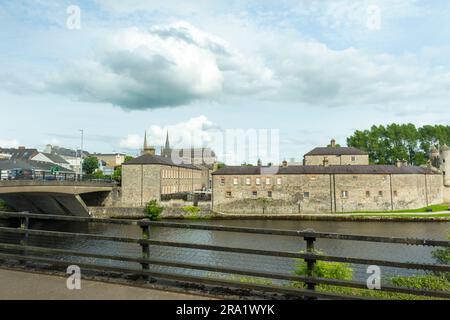 Enniskillen Castle, Grafschaft Fermanagh, Nordirland. Es liegt in der Mitte des Bezirks, zwischen dem oberen und unteren Teil von Lough Erne. Stockfoto