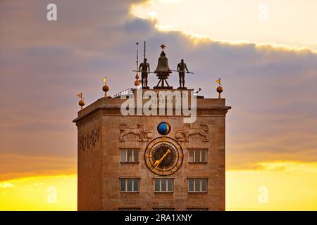 Krochhochhaus, Turmuhr und Schlagmechanismus, Ägyptisches Museum der Universität Leipzig, Deutschland, Sachsen, Leipzig Stockfoto