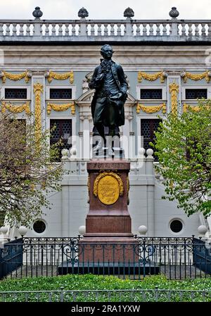 Bronzestatue Goethes auf dem Naschmarkt vor der Alten Börse, Deutschland, Sachsen, Leipzig Stockfoto