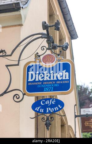 Schild „Café du Pont Restaurant“, Grand-Rue, Vianden, Kanton Vianden, Luxemburg Stockfoto