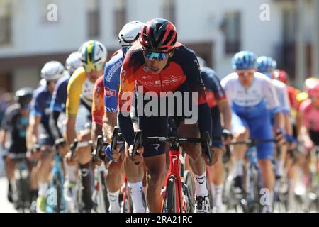 Egan Bernal Kolumbien Ineos Grenadier als Teil seines Comebacks nach dem Absturz leisteten eine Menge Arbeit bei der Itzulia Tour durch das baskenland Stockfoto