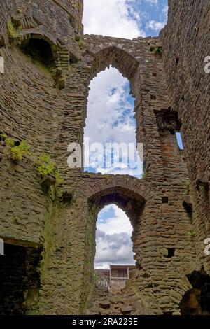 Caerphilly Castle, eine teilweise zerstörte Festung aus dem 13. Jahrhundert. Caerphilly Mid-Glamorgan South Wales, Vereinigtes Königreich - 25. Juni Stockfoto