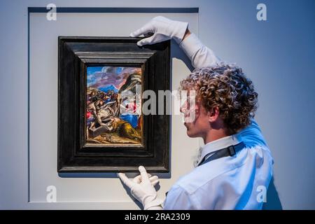 London, Großbritannien. 30. Juni 2023. Ein Podiumsdiskussion von The Entombment of Christ by El Greco (geschätzt: 6.000.000 - 8.000.000 £) - Kunst von der Antike bis zum 20. Jahrhundert, eine Vorschau auf Christie's Classic Week in London erscheint diesen Sommer mit zehn Live-Auktionen und einem Online-Verkauf. Die Serie läuft vom 30. Juni bis zum 14. Juli, wobei die Auktionshighlights vom 1. Juli öffentlich zu sehen sind. Kredit: Guy Bell/Alamy Live News Stockfoto