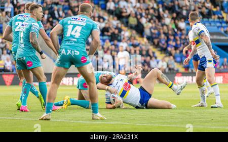 Warrington, Cheshire, England, 29. Juni 2023. Gil Dudson von Warrington stellte sich während der Warrington Wolves V Leeds Nashörner im Halliwell Jones Stadium, der Betfred Super League, Warrington (Kreditbild: ©Cody Froggatt/Alamy Live News) auf den Boden. Stockfoto