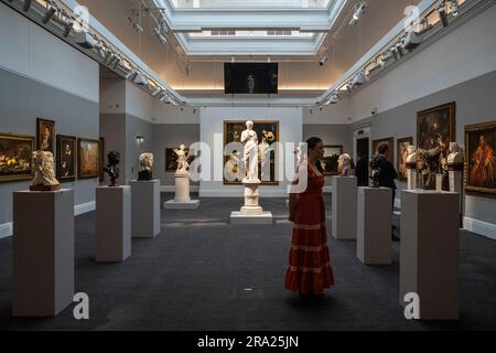 London, Großbritannien. 30. Juni 2023 Ein allgemeiner Blick auf die Werke in einer Vorschau der Höhepunkte von Sotheby's Old Masters & 19. Century Gemälde Sommerverkauf. Die Arbeiten werden vom 5. Bis 7. Juli in den New Bond Street-Galerien in Sotheby versteigert. Kredit: Stephen Chung / Alamy Live News Stockfoto