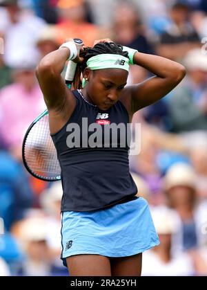 Coco Gauff reagiert während des Women's Singles-Spiels gegen Madison Keys am siebten Tag des Rothesay International Eastbourne im Devonshire Park. Foto: Freitag, 30. Juni 2023. Stockfoto