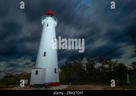 Zum Kulturerbe gehörender Leuchtturm von Lady Elliot Island, fotografiert im Mondschein, Lady Elliot Island, Queensland Australien Stockfoto