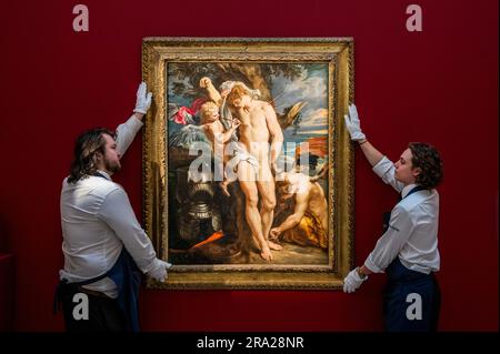 London, Großbritannien. 30. Juni 2023. Sir Peter Paul Rubens, Sankt Sebastian, versorgt von zwei Engeln, Öl auf Leinwand, Schätzung £4.000.000 - 6.000.000A Vorschau von Sotheby's Old Masters Evening Auction in London. Kredit: Guy Bell/Alamy Live News Stockfoto