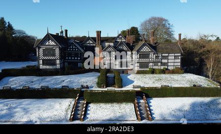 Bramall Hall im Schnee Stockfoto