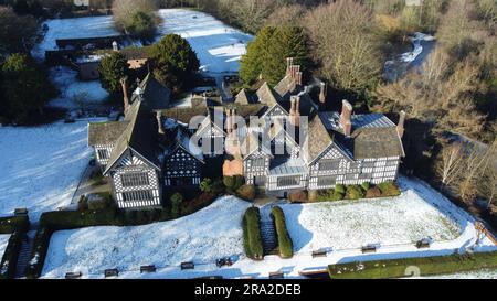 Bramall Hall im Schnee Stockfoto