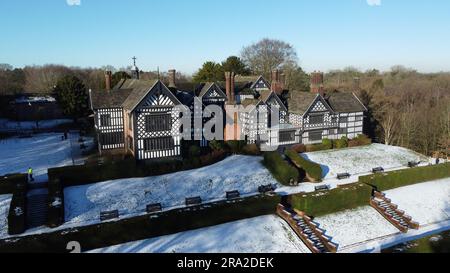 Bramall Hall im Schnee Stockfoto