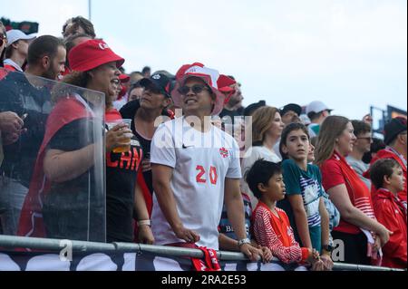 Toronto, ON, Kanada - 27. Juni 2023: Kanadische Mannschaftsfans während des CONCACAF Gold Cup-Spiels 2023 zwischen der kanadischen Nationalmannschaft und Guadeloupe (Ergebnis 2: Stockfoto