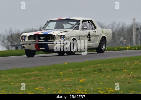 Dave Coyne, Mark Wright, Ford Mustang, HRDC Jack Sears Trophy für 1958-1966 Touring Cars, ein 45-minütiges Rennen mit der Option eines zweiten Fahrers, b Stockfoto