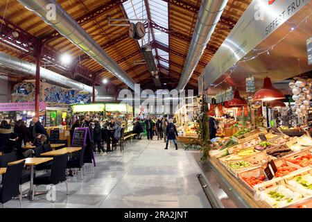 Frankreich, Haut Rhin, Elsass Weinstraße, Colmar, überdachter Markt Stockfoto