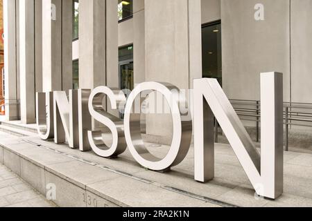 London, England, Vereinigtes Königreich - 28. Juni 2023: Unterschrift außerhalb des Hauptsitzes der GEWERKSCHAFT DER VEREINIGUNG in Euston. Stockfoto