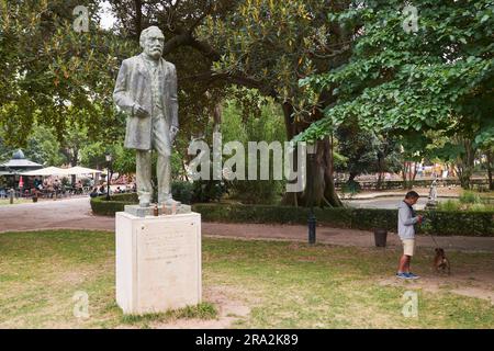 Portugal, Lissabon, Estrela-Garten (Jardim da Estrela), Statue von Joao de Deus, Dichter und Pädagoge, einer der drei portugiesischen Schriftsteller, die im nationalen Pantheon begraben wurden Stockfoto