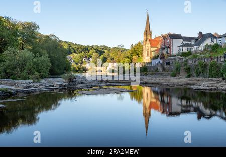 Llangollen und der Fluss Dee, Denbighshire, Nordwales Stockfoto