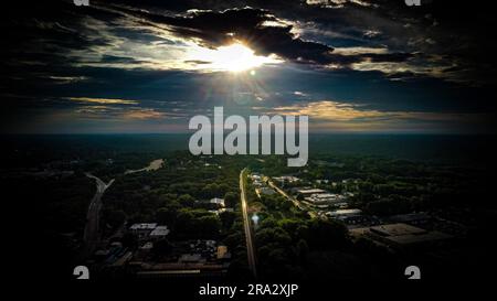 Sonnendurchfluteter Himmel Stockfoto