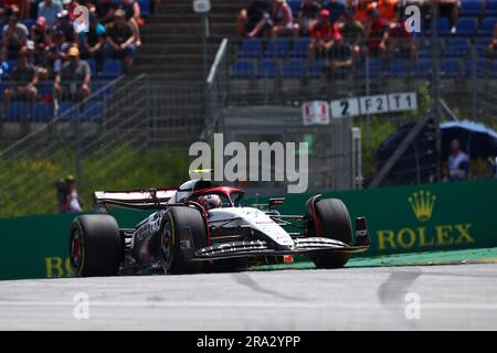 Spielberg, Österreich. 30. Juni 2023. Yuki Tsunoda aus AlphaTauri auf der Rennstrecke während des Freitrainings vor dem Großen Preis von Österreich F1 auf dem Red Bull Ring am 30. Juni 2023 in Spielberg, Österreich. Kredit: Marco Canoniero/Alamy Live News Stockfoto