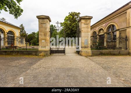 Eingangstor zum Trinity-Friedhof in Dresden Stockfoto