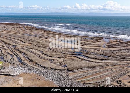 Dunraven Bay and Beach, ein sehr beliebter Strand in Southerndown an der Glamorgan Heritage Coast, South Wales, Großbritannien. 25. Juli 2023 Stockfoto