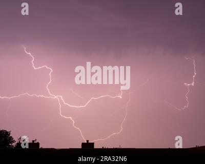 Gewitter am Nachthimmel. Gewitter in der Nacht. Stockfoto