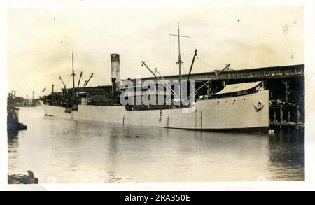 Foto von der Steuerbordansicht der SS Thamesmede. Foto Von Steuerbordblick. 17. Mai 1918. Foto von S. S. S. Thamesmede:- Nationalität- britisch. Tonnage: 3618,9. Hauptmann A. Hemsley. Eigentümer – Adams & Co New Castle, eng. (Auf dem Tyne) Newcastle upon Tyne, eng. Aus Richtung Gibraltar: Straße von Gibraltar, Ziel Bordeux Bordeaux, Frankreich. Wo sie fotografiert wurde... Savannah, Ga Sechster Marinebezirk. Von dem J. Boyd Dearborn fotografiert wurde. Foto: 11. Mai 1918. 1918-05-11T00:00:00. Stockfoto