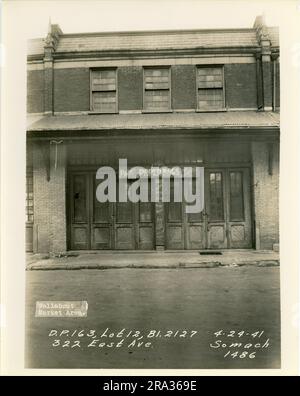 Foto von außen von Lot 12, BL. 2127, 322 East Ave. Stockfoto