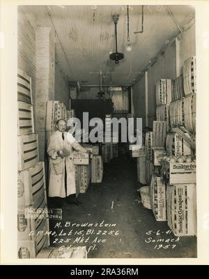 Foto des Innenraums von Los 15, Bl. 2256, 225 Mkt. Ave, Büro im Erdgeschoss von M. Brownstein, D.P. 140. Stockfoto