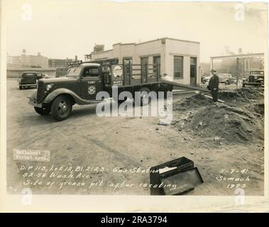 Foto von der Außenseite von Los 12, Bl. 2123, 52-58 Waschen. Ave, Tankstelle, Ort der Fettgrube nach der Räumung. Stockfoto