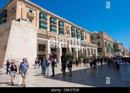 Valletta, Malta, 5. Mai 2023. Hauptfußgängerzone in Valletta City in Malta, beliebte Fußgängerzone Stockfoto