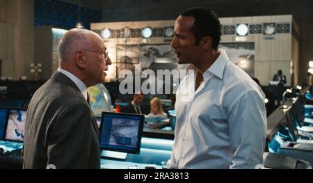 Filmfotos von „Get Smart“ Alan Arkin, Dwayne „The Rock“ Johnson © 2008 Warner Brothers Credit: PictureLux/The Hollywood Archive/Alamy Live News Stockfoto