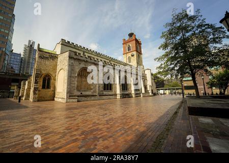 St Giles' Cripplegate Kirche, auch bekannt als St Giles ohne Cripplegate, ist eine historische mittelalterliche Kirche im Barbican, London. Hat Verbindungen zu berühmten Leuten. Stockfoto
