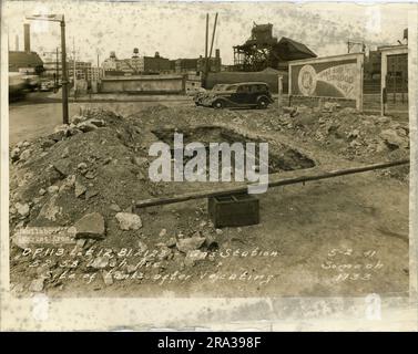 Foto von der Außenseite von Los 12, Bl. 2123, 52-58 Waschen. Ave, Tankstelle, Ort der Tanks nach der Räumung. Stockfoto