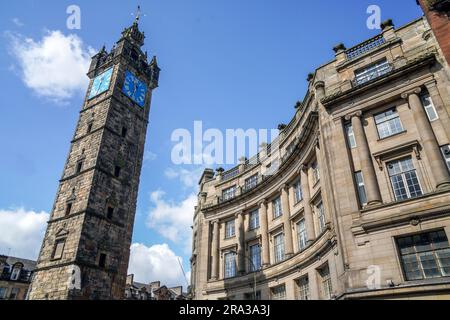 Glasgow Tollbooth, Trongate beginnt am Glasgow Cross, wo sich der Turm des alten Glasgow Tolbooth befindet Stockfoto