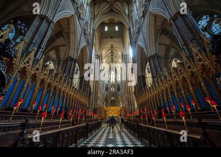 Westminster Abbey, Chor Richtung Hochaltar. Die Abtei ist die Grabstätte von über 3.300 Menschen, darunter Monarchen und Premierminister. Wunschliste! Stockfoto