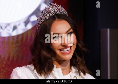 New York, Usa. 30. Juni 2023. Miss USA Morgan Romano und Miss Teen USA Faron Medhi beleuchten das Empire State Building zur Feier des 4. Juli am Freitag, den 30. Juni 2023 im Empire State Building in New York City. Foto: John Angelillo/UPI Credit: UPI/Alamy Live News Stockfoto