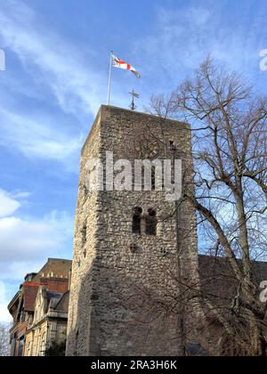 Der sächsische Turm von St. Michael am Nordtor, die aktuelle City Church und das älteste bestehende Gebäude in Oxford, England Stockfoto