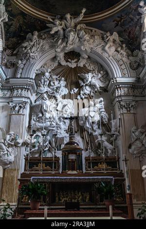 Innere der Kirche des Klosters Santo Spirito, Kloster, gegründet von Zisterziensernonnen in der Altstadt von Agrigento, Sizilien, Italien, Stockfoto