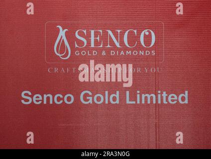 Mumbai, Indien. 30. Juni 2023. Das Senco Gold and Diamonds Branding wird auf der Pressekonferenz vorgestellt, um das erste Börsenangebot (IPO) des Unternehmens in Mumbai bekannt zu geben. Das erste öffentliche Angebot (Initial Public Offering, IPO) wird am 4. Juli 2023 eröffnet und endet am 6. Juli 2023. (Foto: Ashish Vaishnav/SOPA Images/Sipa USA) Guthaben: SIPA USA/Alamy Live News Stockfoto