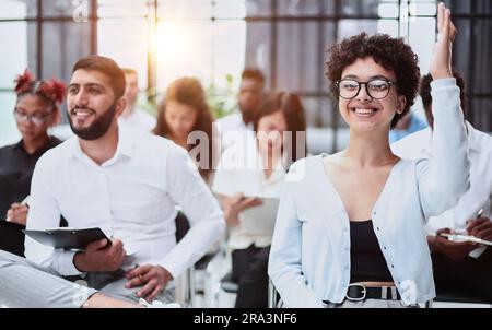 Business-Konferenz und Präsentation. Publikum im Konferenzsaal. Stockfoto