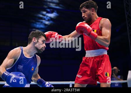 Krakau, Polen. 30. Juni 2023. Der Boxsportler Vasile Usturoi und der spanische Boxer Jose Quiles Brotons spielten am Freitag, den 30. Juni 2023 in Krakau, Polen, während eines Kampfes im Halbfinale beim Boxwettbewerb für Männer -57kg in Aktion. Usturoi geht ins Halbfinale und qualifiziert sich für die Olympischen Spiele 2024 in Paris. Die Europaspiele 3., informell bekannt als Krakau-Malopolska 2023, sind eine geplante internationale Sportveranstaltung, die vom 21. Juni bis 02. Juli 2023 in Krakau und Malopolska, Polen, stattfindet. BELGA FOTO LAURIE DIEFFEMBACQ Kredit: Belga News Agency/Alamy Live News Stockfoto