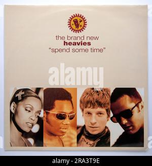 Bildcover der ursprünglichen 12-Zoll-Single-Version von „Some Time by the Brand New Heavies“, die 1994 veröffentlicht wurde Stockfoto