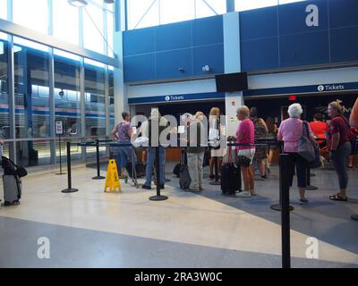 Amtrak Auto-Train Passengers am Sanford, Florida, Terminal, 1. Juni 2023, © Katharine Andriotis Stockfoto