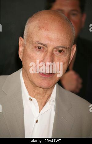 Alan Arkin besucht die Premiere von „Little Miss Sunshine“ am AMC Loews Lincoln Square in New York City am 25. Juli 2006. Foto: Henry McGee/MediaPunch Stockfoto